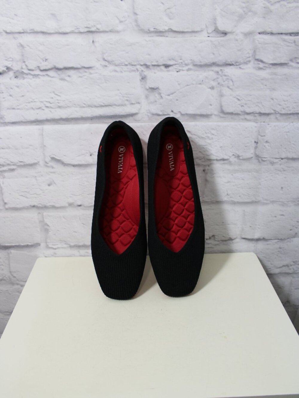 Vivaia Margot Red Black Square Toe V Cut Slip On Ballet Flats Size 41.5 - Picture 1 of 9